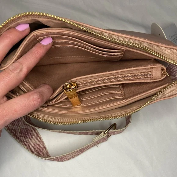 Vegan Leather Crossbody Bag light pink - Picture 11 of 11